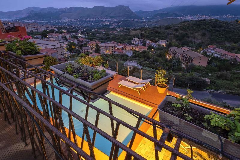 Bnb Casa Rossa モンレアーレ エクステリア 写真