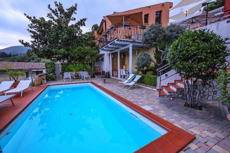 Bnb Casa Rossa モンレアーレ エクステリア 写真